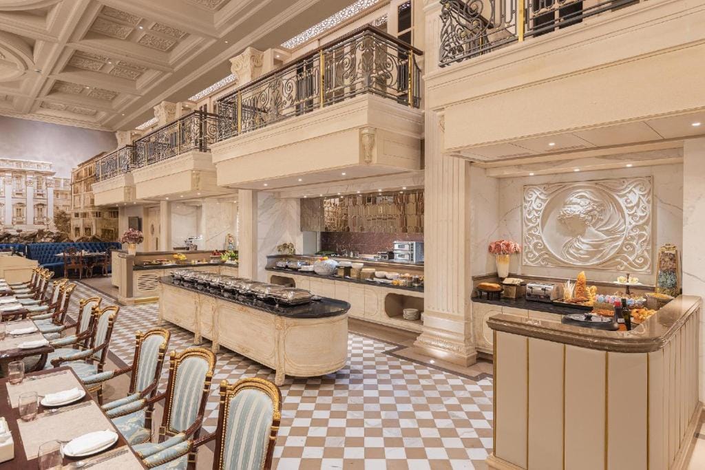 Hotel Hillock Ahmedabad — 3