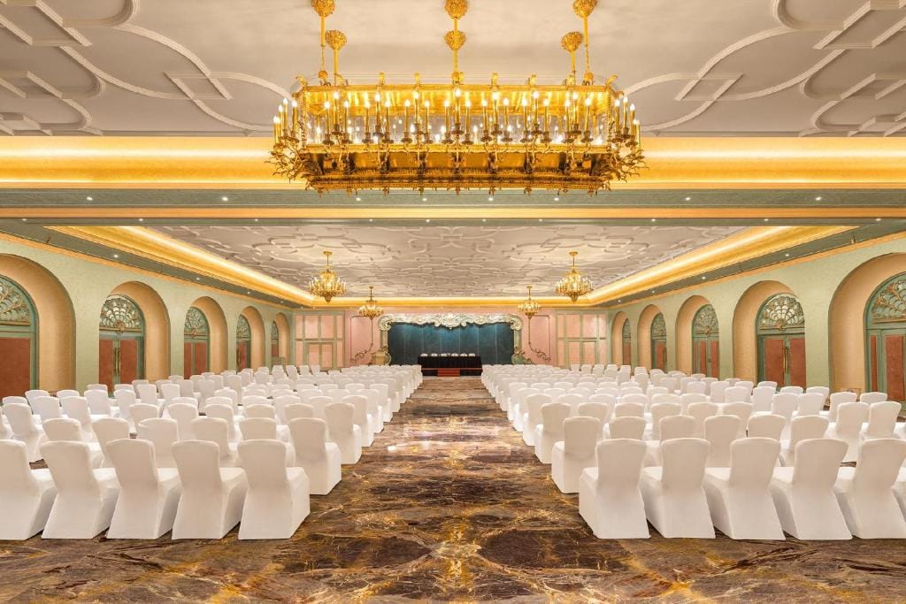 Hotel Hillock Ahmedabad — 5