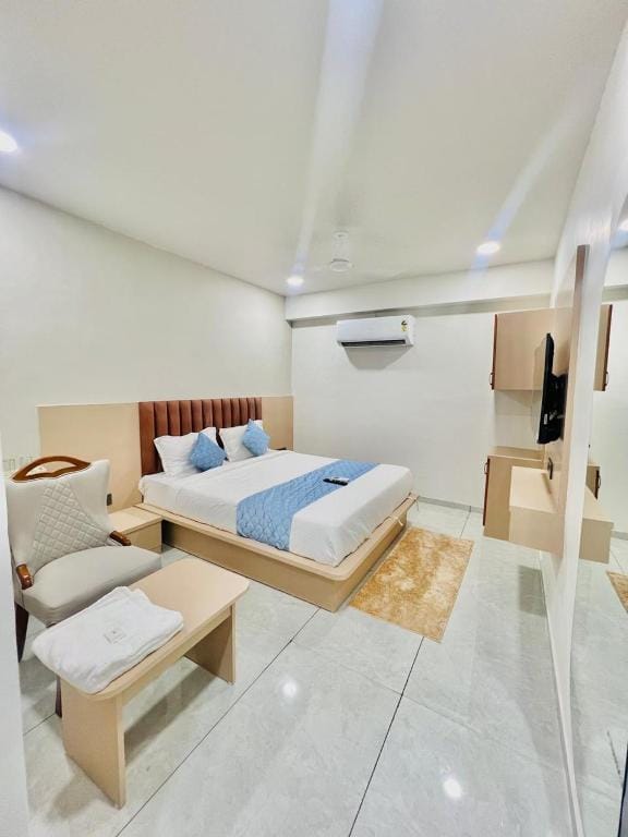 Hotel Sulin Prahladnagar — 2