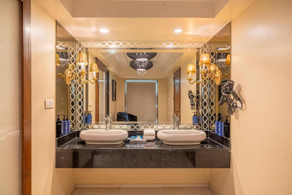 Radisson Blu Hotel Ahmedabad — 3