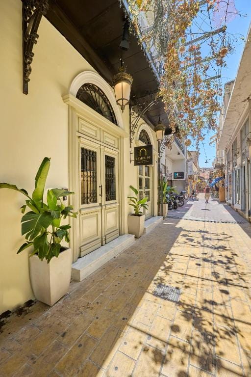 Ermou 99 Intelligent Private Suites — 4