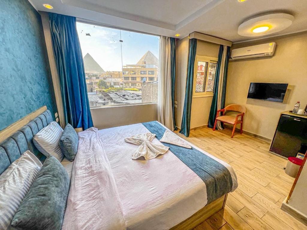 Luxury orientl Pyramids View
