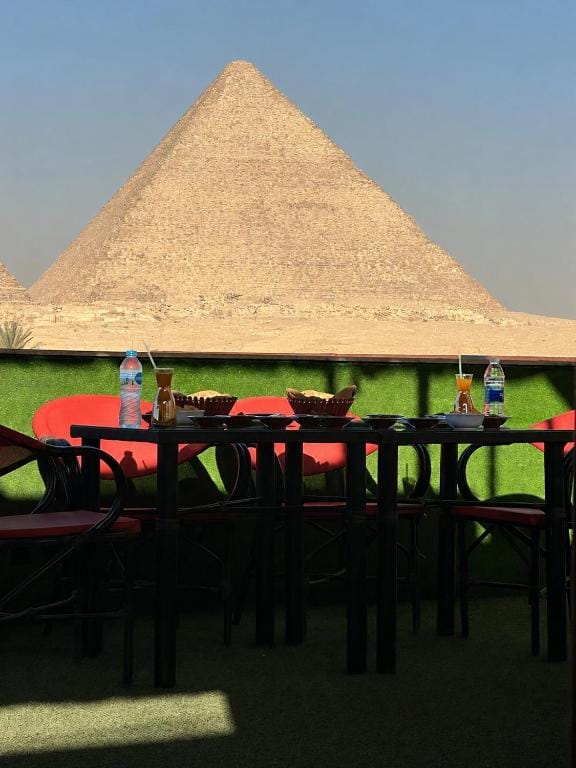 Master kings of the pyramids and Sphinx