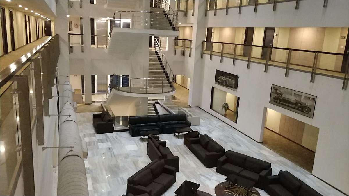 Abu Sarovar Portico