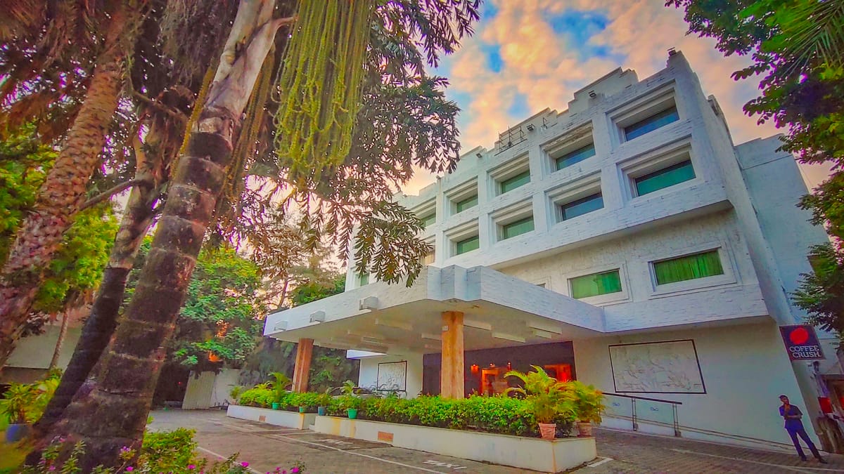 Abu Sarovar Portico — 4