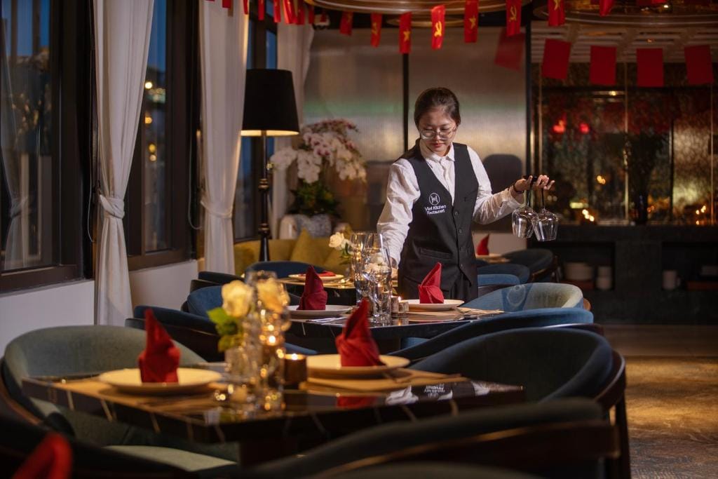 Le Premier Hotel & Rooftop Bar — 3