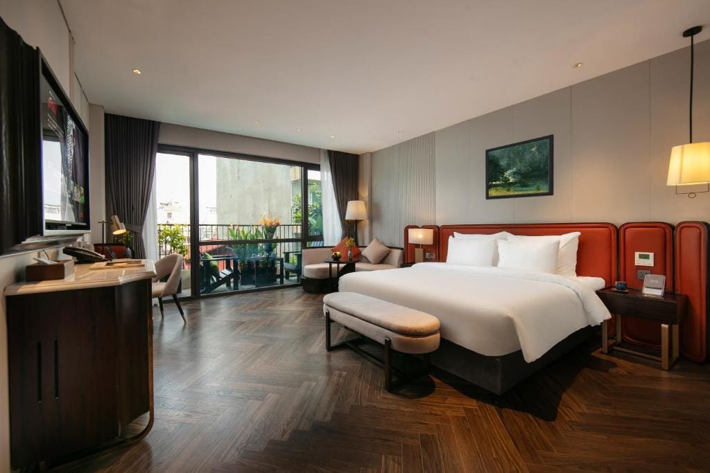 Le Premier Hotel & Rooftop Bar — 4