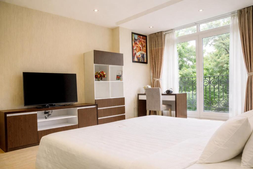 Golden Queen Aparthotel — 3