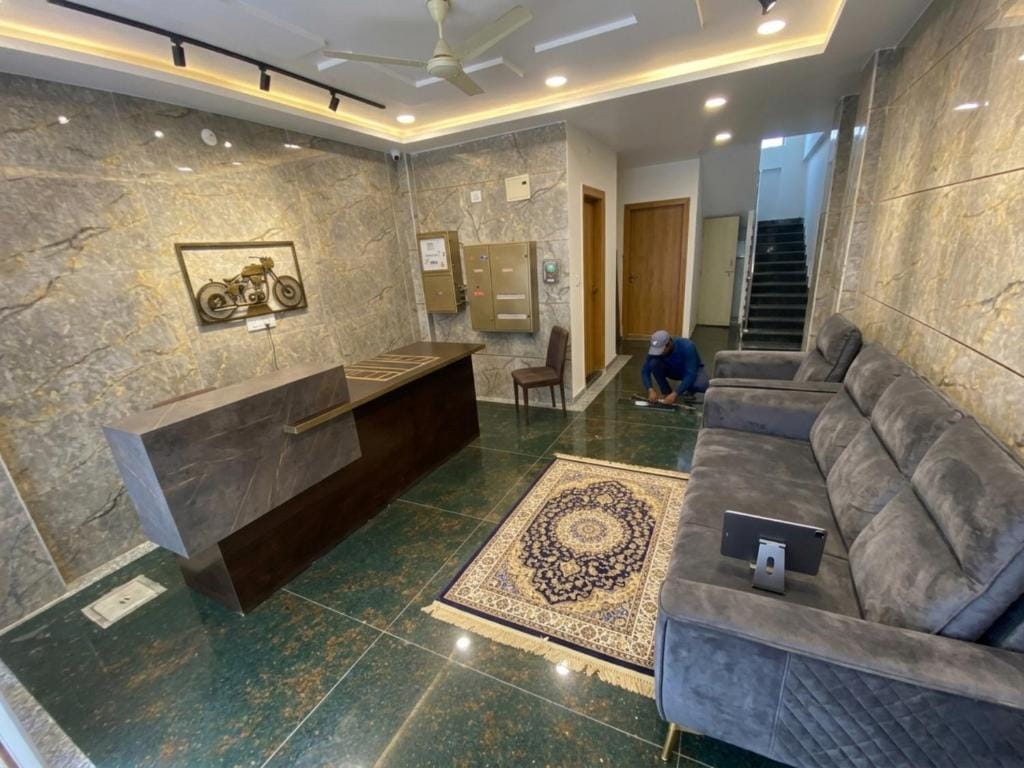Hotel HiCity Comfort Near DLF Cyber City & AIG Hospital — 2