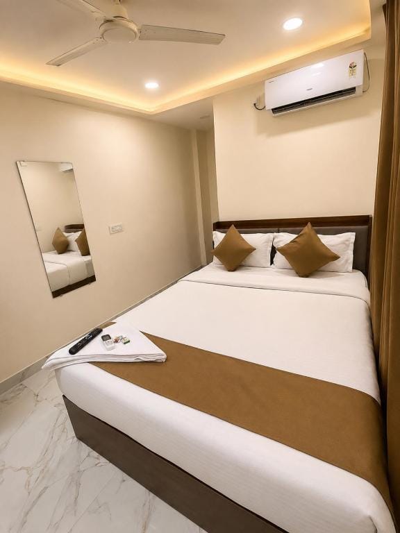 Hotel Livotel Near DLF Cyber City Gachibowli — 2
