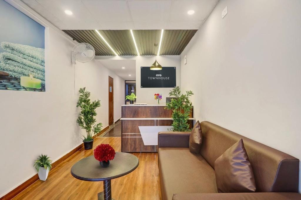 Super Townhouse RCC Park View Inn