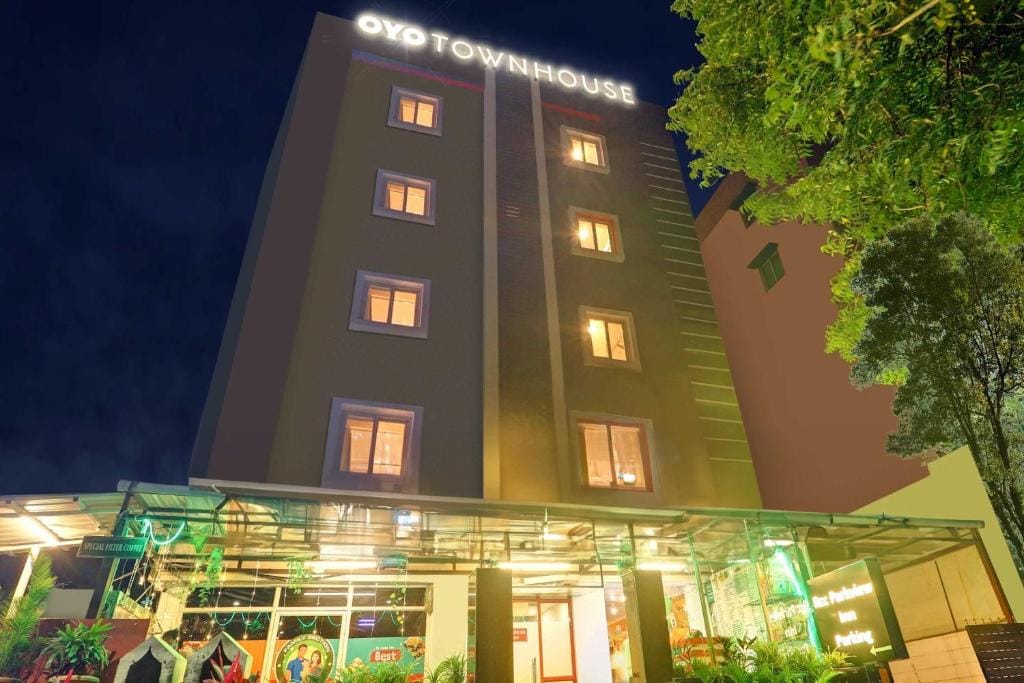 Super Townhouse RCC Park View Inn — 2