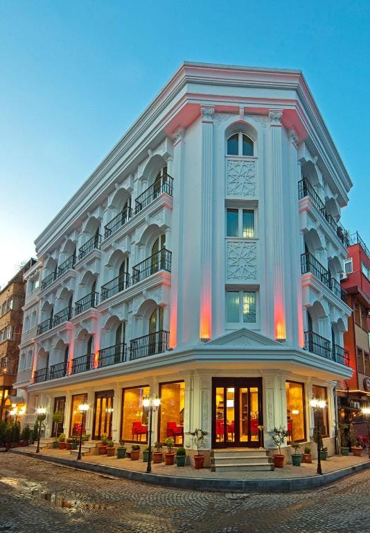 The Magnaura Palace Hotel — 4