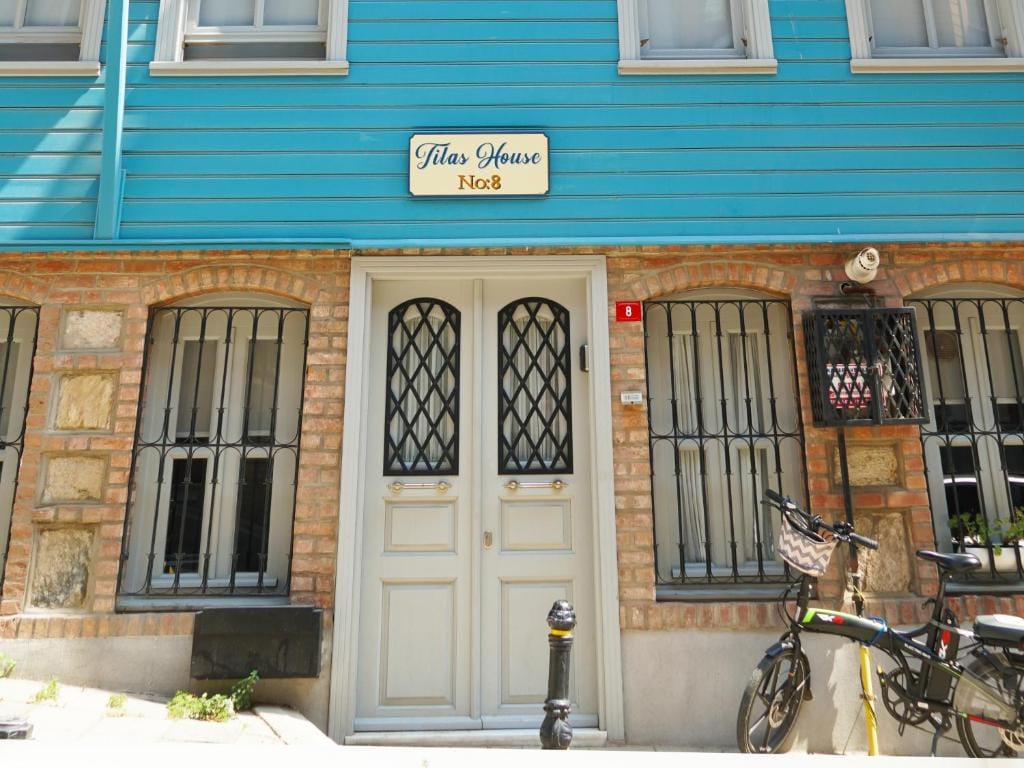 Tilas - Rooms in 19th Century Wooden Townhouse,Kadikoy