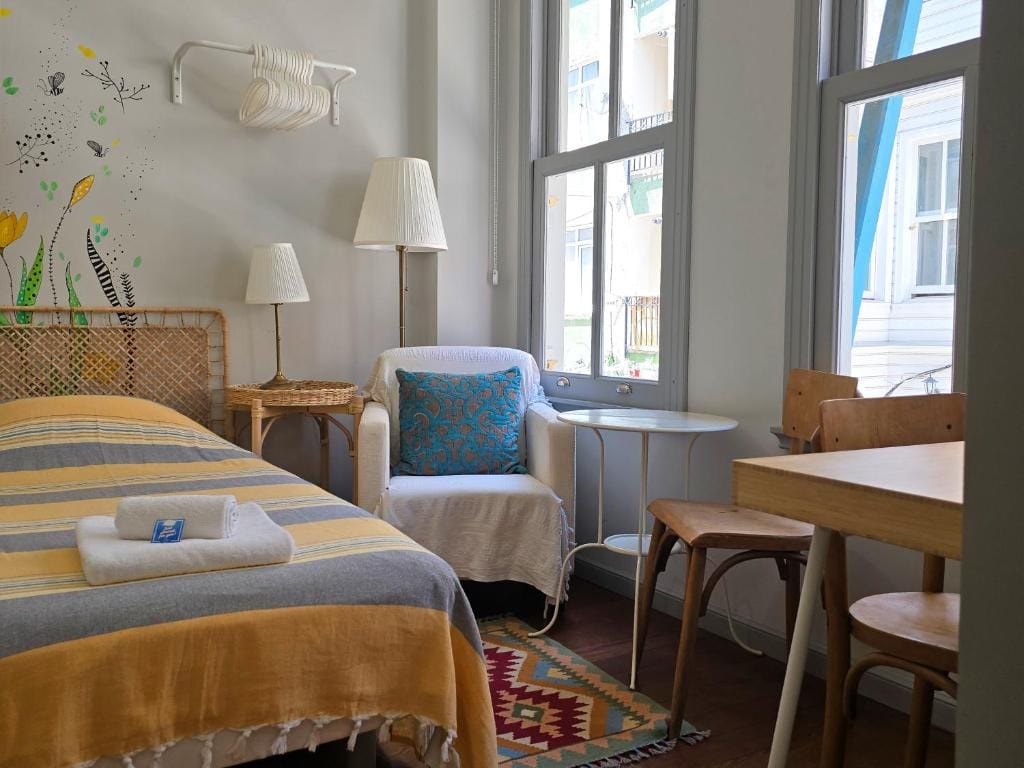 Tilas - Rooms in 19th Century Wooden Townhouse,Kadikoy — 2