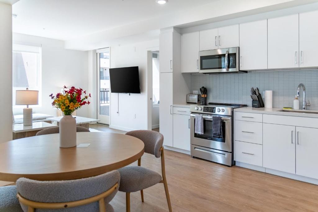 Luxury 2 Bedroom Residence With Fitness and Outdoor Pool