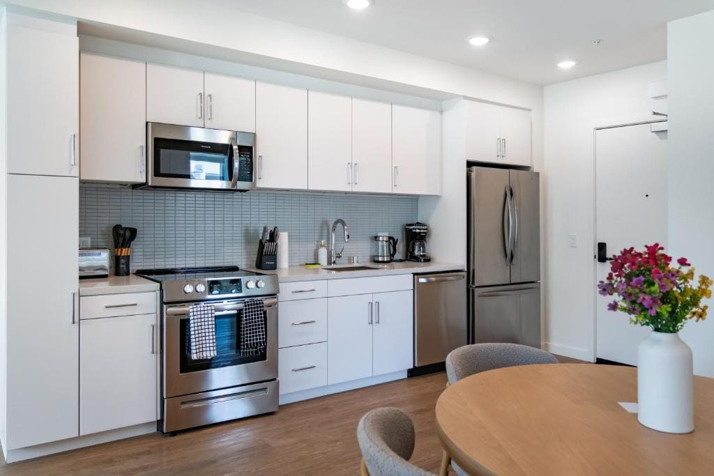 Luxury 2 Bedroom Residence With Fitness and Outdoor Pool — 5