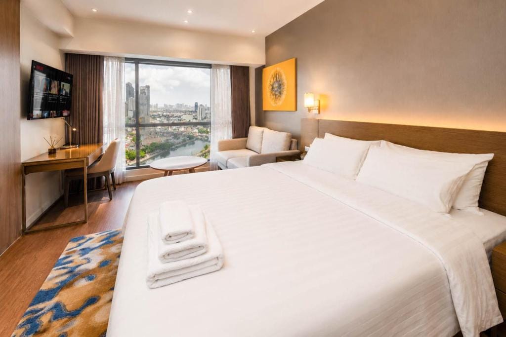 Light Premium Suites, Novotel Acqua Manila near Makati