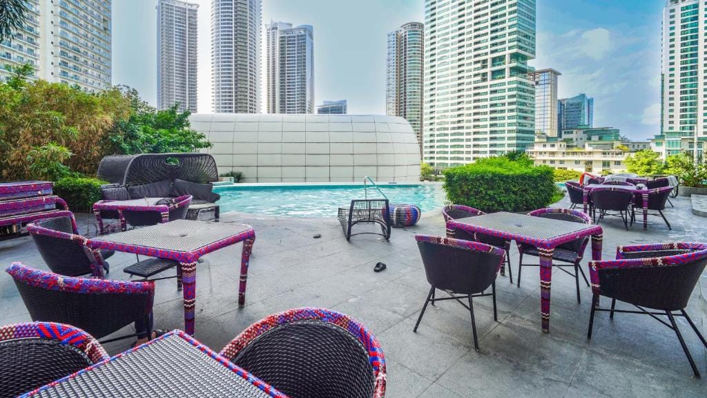 Light Premium Suites, Novotel Acqua Manila near Makati — 4