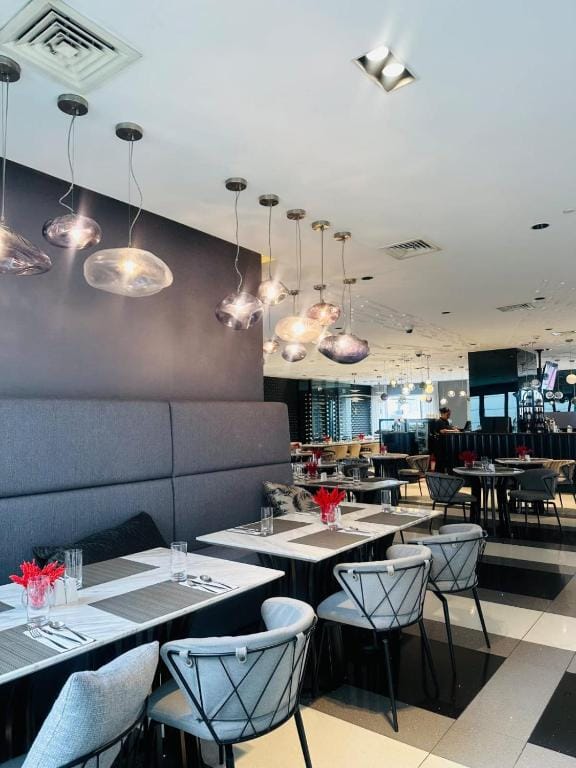 Light Premium Suites, Novotel Acqua Manila near Makati — 5