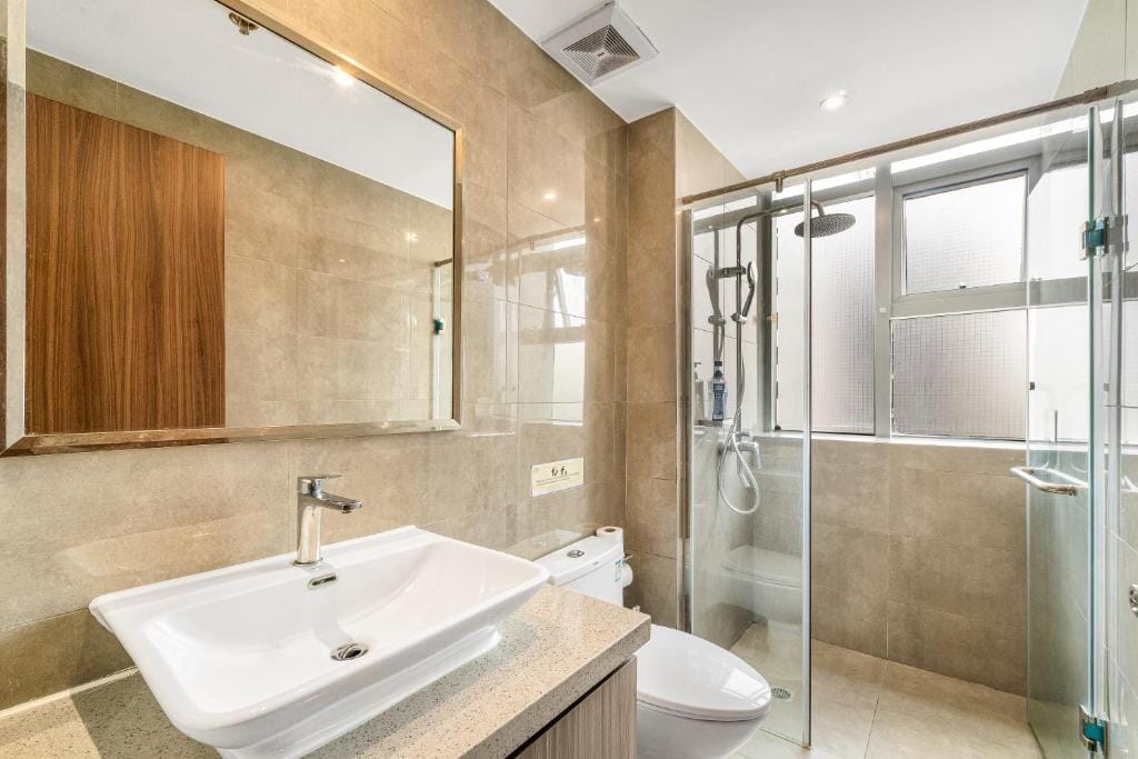 Spacious 2BR Family Suite with City View near Airport, City of Dreams, Solaire, PARQAL, Ayala Malls, and MOA — 3