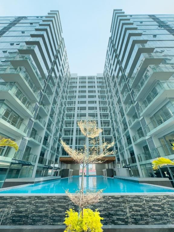 Spacious 2BR Family Suite with City View near Airport, City of Dreams, Solaire, PARQAL, Ayala Malls, and MOA — 4