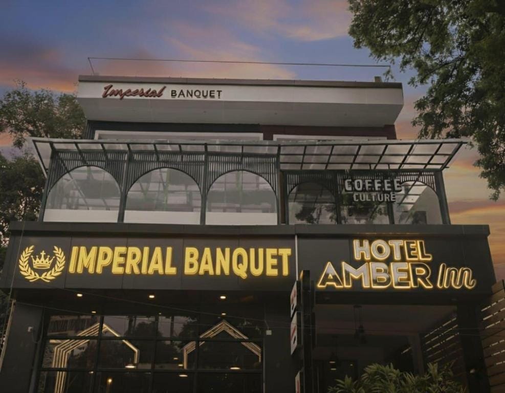Hotel Amber Inn - 800m from Prayagraj Junction