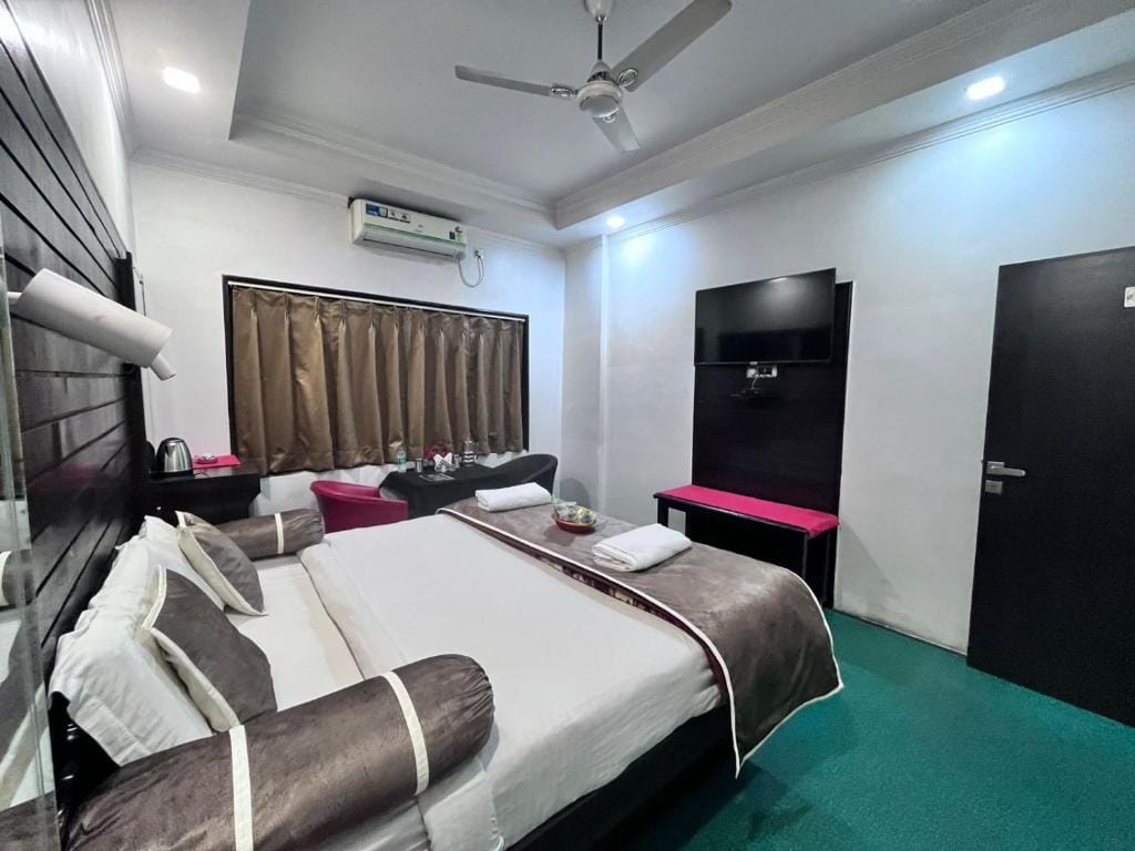 Le-Leisure Hotel — 2