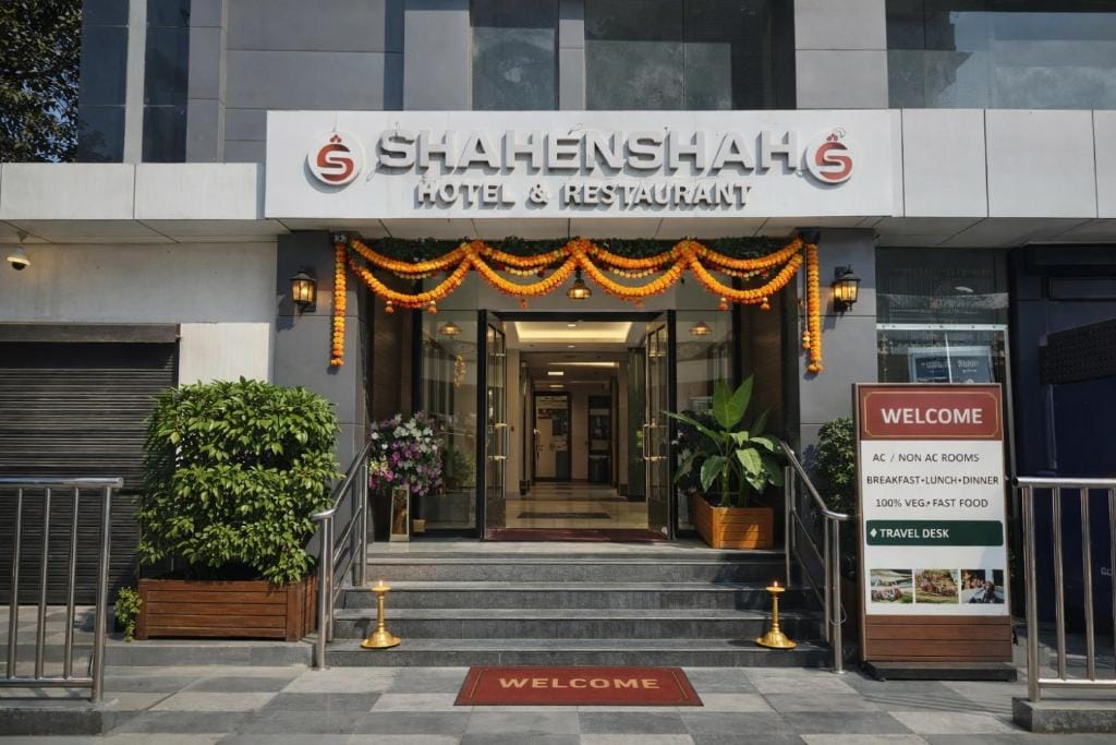 Shahenshah Hotel in Civil Lines, Prayagraj