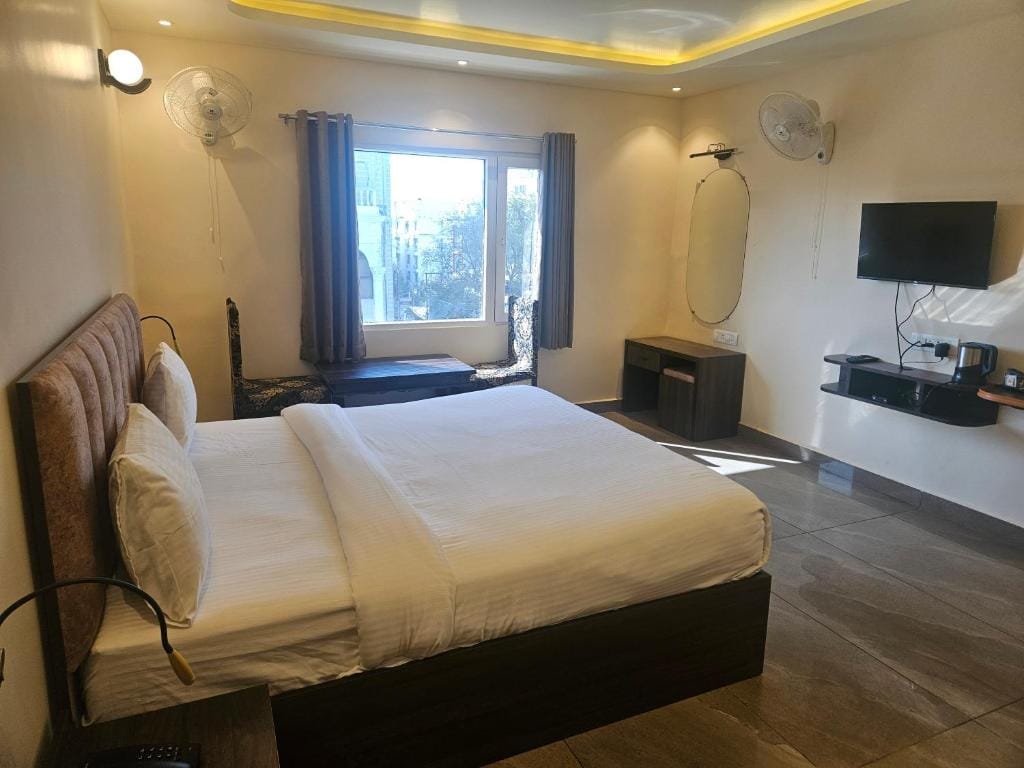 Shahenshah Hotel in Civil Lines, Prayagraj — 5