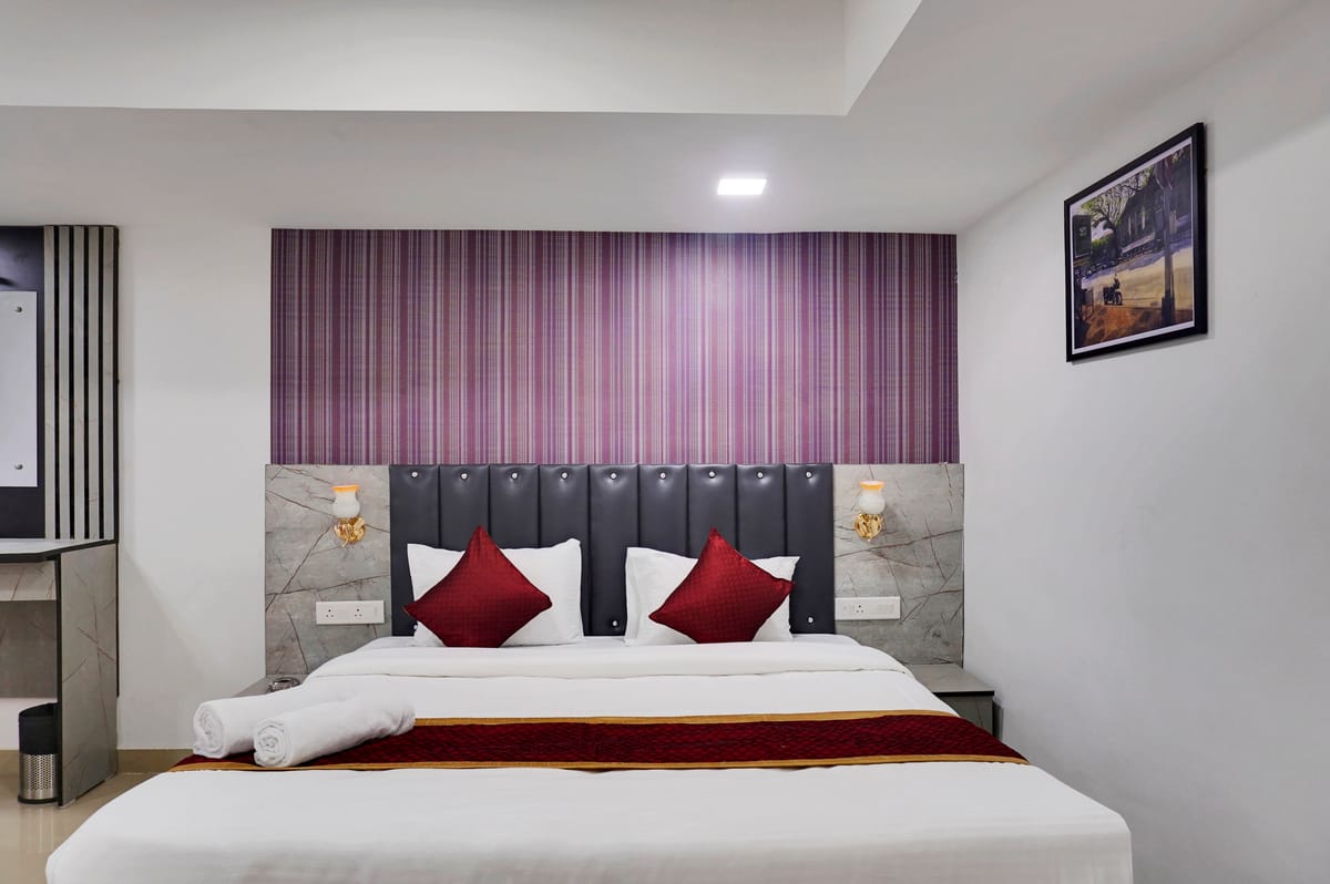 HOTEL ORCHARD PARK — 3