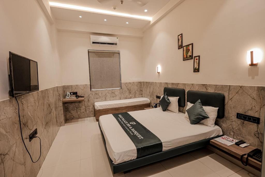 Hotel Gold Palace Inn — 5