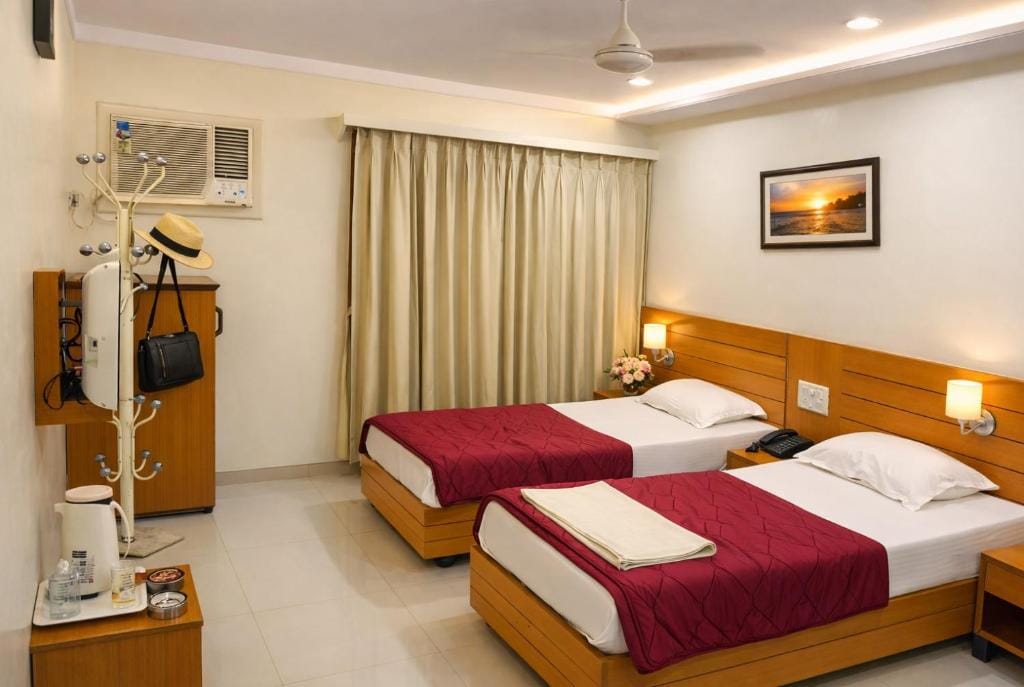 Hotel Sarita - Near Surat Railway Station — 2
