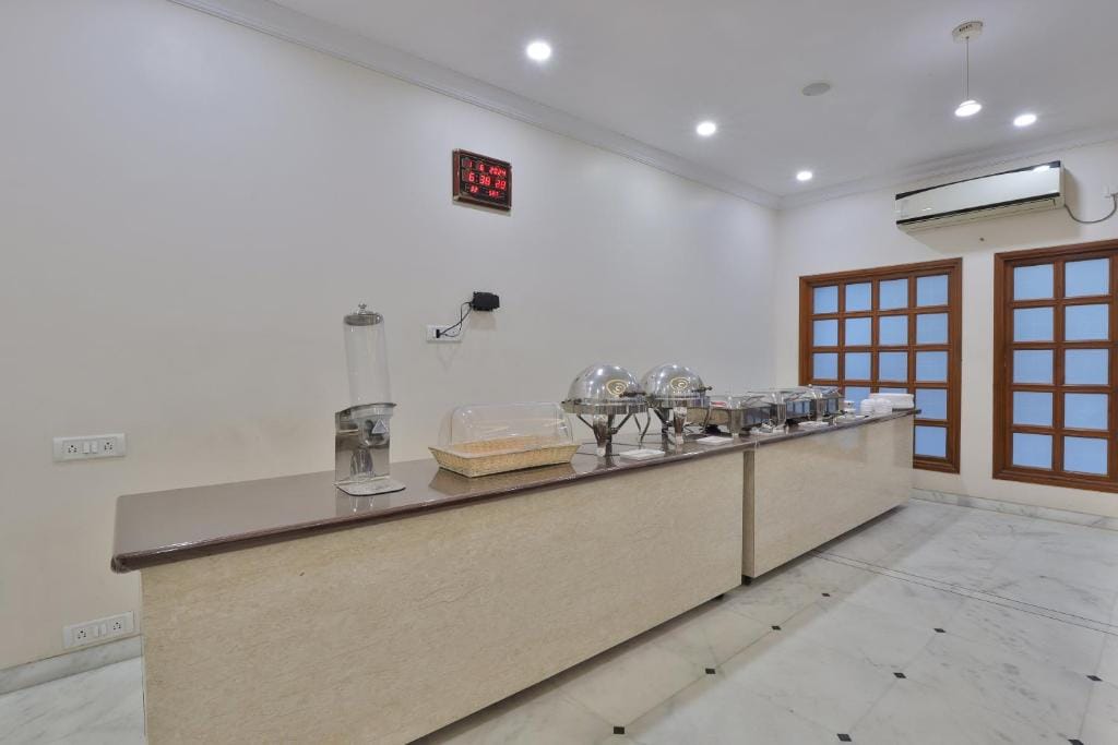 Hotel Sarita - Near Surat Railway Station — 4