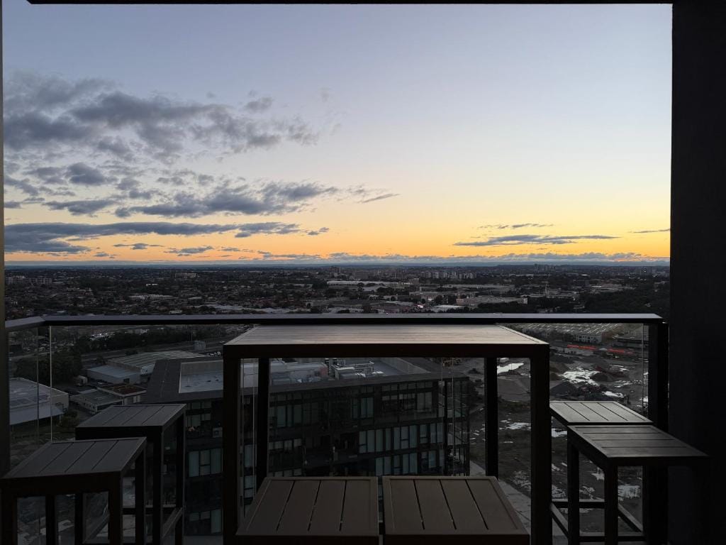 Luxurious City View with Gym Pool Parking Playground — 5