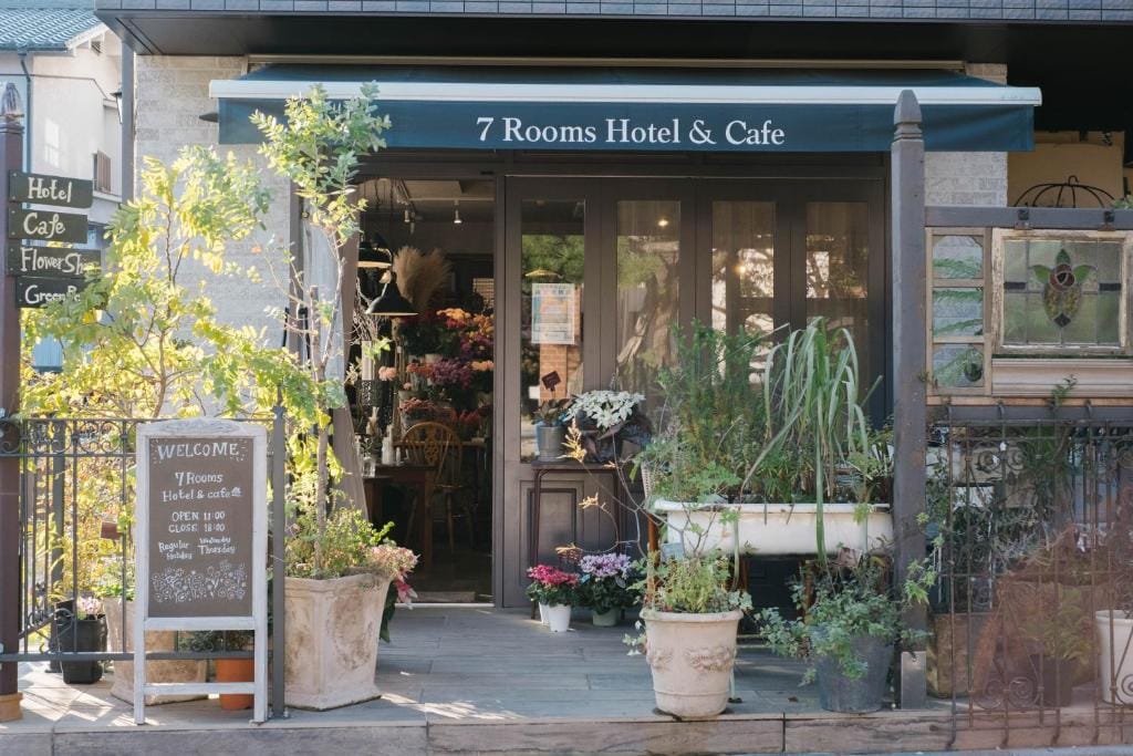 7 Rooms Hotel & Cafe - ディズニーと空港までバス1本 - 全室キッチン付き
