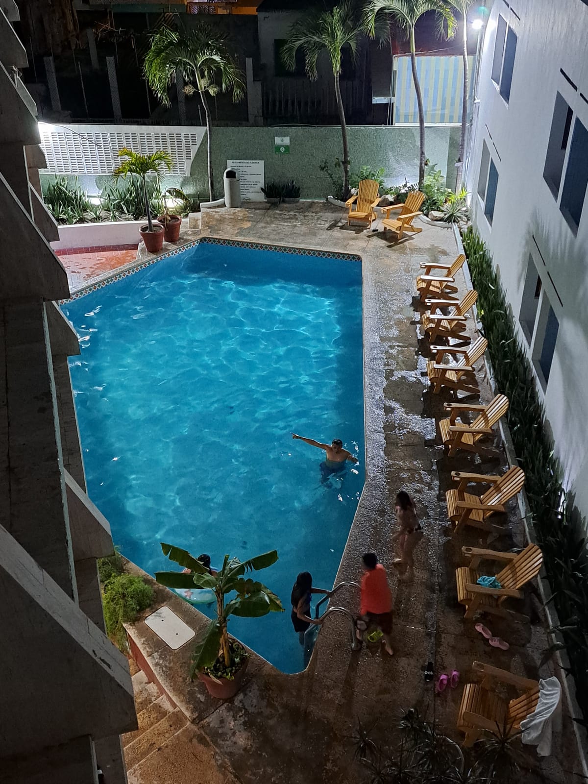 Hotel Royalty — 4